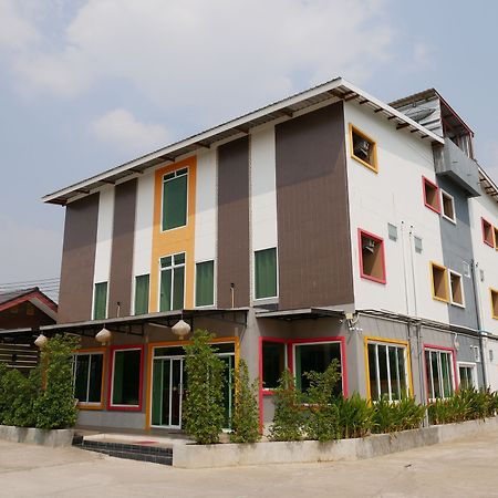Pk Hotel Бурирам Екстериор снимка