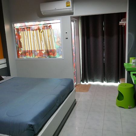 Pk Hotel Бурирам Екстериор снимка